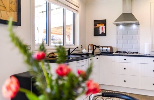 Martinborough Cottage | Exclusive Stay at 26Rows Vineyard with Pool & Spa Access