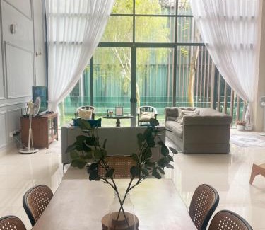 Kampung Pulau Meranti House | Elegant Villa with Private Pool for 20 Guests - 4 Star Rated