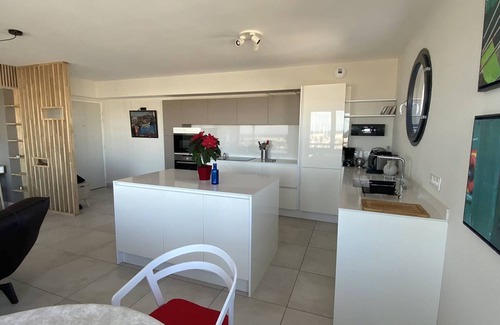 Le Port Apartment | Family-Friendly Apartment Canet-Plage with Ocean Views