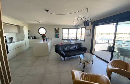 Le Port Apartment | Family-Friendly Apartment Canet-Plage with Ocean Views