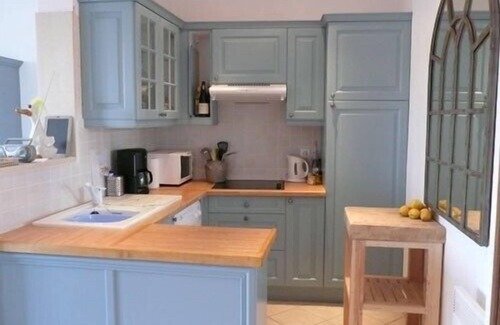 Riou - Petit Juas - Av de Grasse Apartment | Elegant Ocean View Apartment with Pool & Breakfast Included