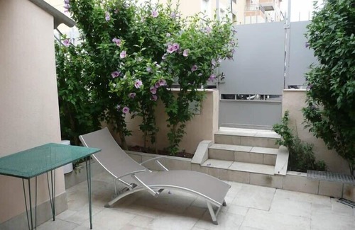 Riou - Petit Juas - Av de Grasse Apartment | Elegant Ocean View Apartment with Pool & Breakfast Included