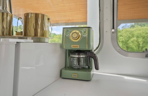 Rockbridge House | Luxury Airstream Glamping Palmera Unit 2 of 6, On-Site Hiking, Sauna