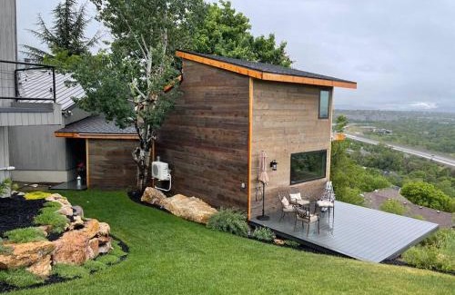 Holladay House | Elegant Alpine Treehouse - Guest Rated 9.9/10