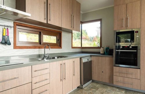 Villarrica House | Luxury Altamira House - BBQ Jacuzzi Pool Wifi