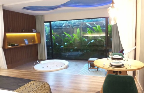 Chiang Mai Condo | Delightful Jacuzzi Suite with Kitchen & Breakfast Included