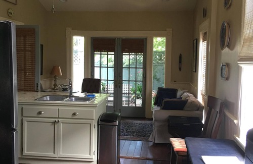 Audubon Apartment | Stylish Escape Near Audubon Park with Spa & Breakfast