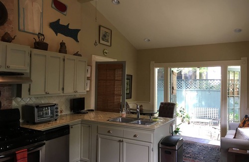 Audubon Apartment | Stylish Escape Near Audubon Park with Spa & Breakfast