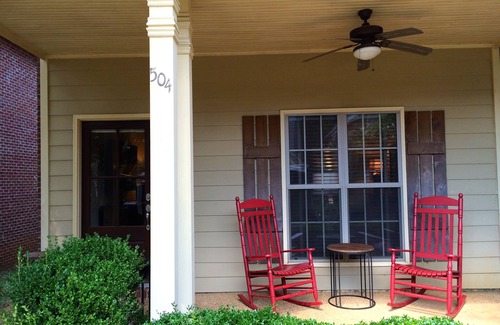 Oxford House | Indulgent Stay at Ole Miss: Breakfast & Child-Friendly Amenities
