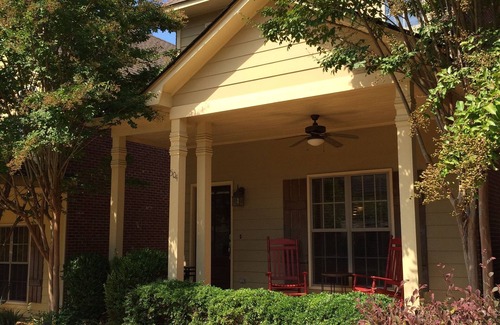 Oxford House | Indulgent Stay at Ole Miss: Breakfast & Child-Friendly Amenities