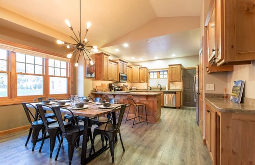 Lower Rattlesnake House | Indulge in Comfort and Style Near Missoula's Top Spots