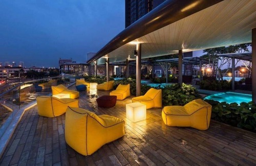 Cyberjaya Apartment | Discover Kanvas Soho F: High-Speed WiFi & Pool Access