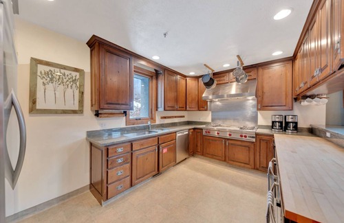 Salt Lake Mountain Resorts House | Experience Comfort and Style Near the Hot Tub Getaway