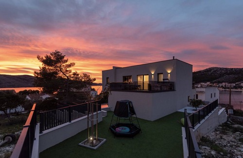 Seget Vranjica Villa | Modern Villa Mia Mare: Seaside Retreat with Pool Access
