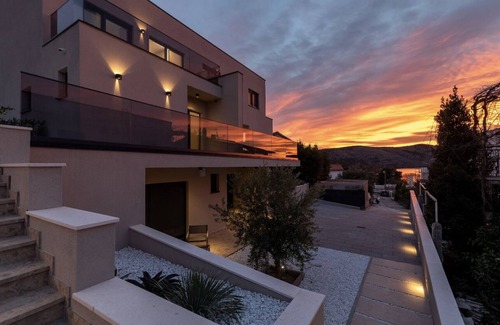 Seget Vranjica Villa | Modern Villa Mia Mare: Seaside Retreat with Pool Access