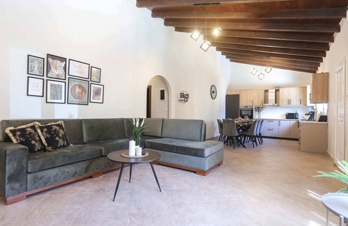 Chalikounas House | Discover Tranquility at Halicouna's Perfect Gem