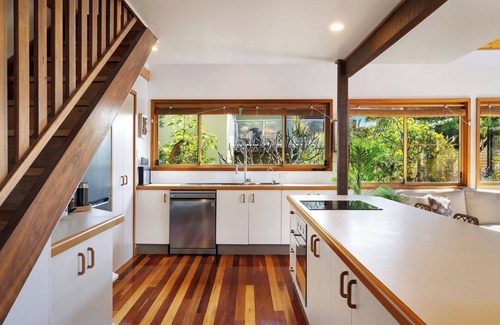 Angourie Villa | Serene Angourie Villa: Oceanfront Retreat with WiFi