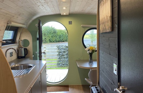 Alloa Cabin | Top-Rated Anthropod with Private Decking & Hot Tub Experience