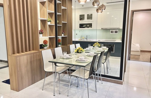 Hang Xanh Apartment | Elegant Vinhomes Central Apartment with Breakfast & Pet-Friendly