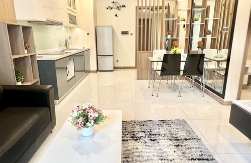 Hang Xanh Apartment | Elegant Vinhomes Central Apartment with Breakfast & Pet-Friendly