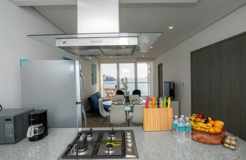 Costa Azul Apartment | Beachfront Apartment Oasis with Pool & Spa in Acapulco