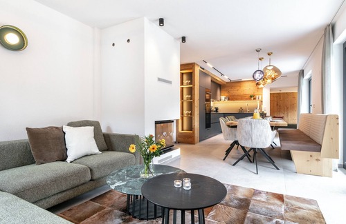 Pettneu am Arlberg Apartment | Cozy Apartment with Fireplace and Family-Friendly Amenities