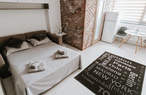 Iasi Apartment | Top-Rated Stay at Luxury Apart Cubis - Family-Friendly Bliss