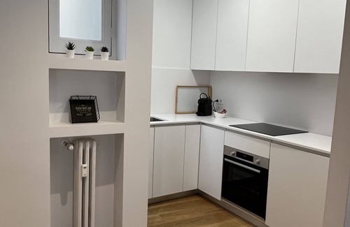 Puente de Vallecas Apartment | Elegant Apartment in Plaza España - Family & Pet Friendly