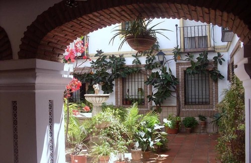 San Andres-San Pablo Apartment | Elegant Apartment in Cordoba's Historic Center with Spa