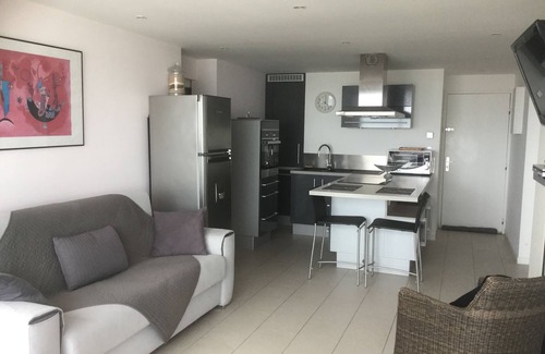 Palavas-les-Flots Apartment | Beachfront Retreat with Pool and Ocean Views - Rated 9.2/10