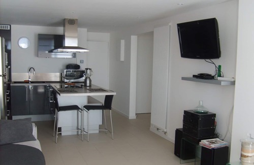 Palavas-les-Flots Apartment | Beachfront Retreat with Pool and Ocean Views - Rated 9.2/10