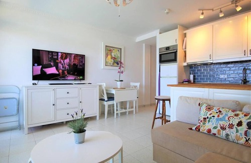 Playa del Ingles Apartment | Oceanfront Apartment with Pool & Spa, Rated 9.8/10