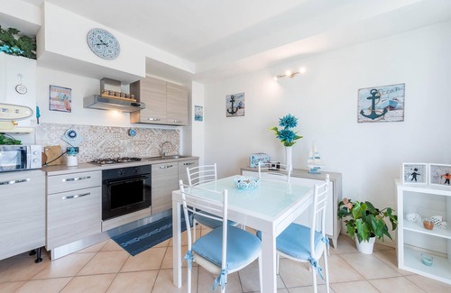 Lonato del Garda Apartment | Elegant Oceanfront Apartment with Pool & Wi-Fi - 10/10 Rating