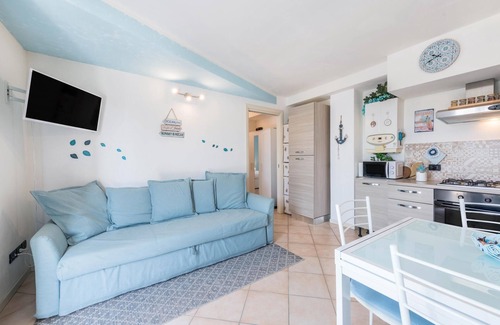 Lonato del Garda Apartment | Elegant Oceanfront Apartment with Pool & Wi-Fi - 10/10 Rating
