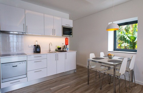 Arco da Calheta Apartment | Luxury-Apartment-Ensuite with Bath-Sea view-Villa Palmeira