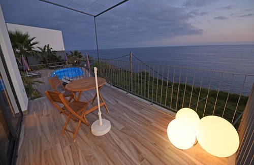 Arco da Calheta Apartment | Luxury-Apartment-Ensuite with Bath-Sea view-Villa Palmeira