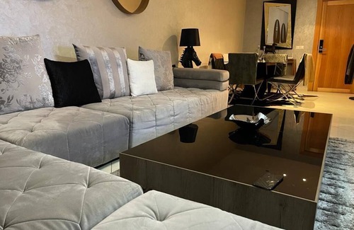 Quartier Des Mimosas Apartment | Modern 2-Bedroom Apartment with Smart TVs & Kitchen