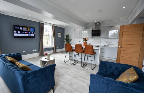 Leamington Spa Apartment | Panoramic View Apartment: Family-Friendly Retreat Awaits!