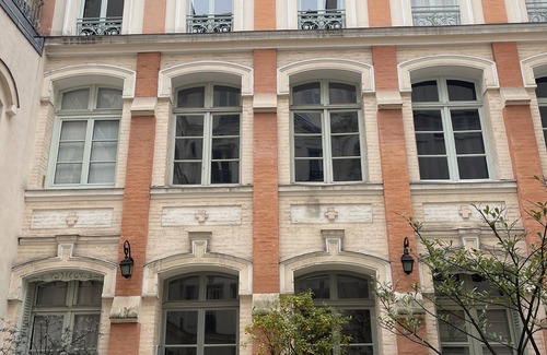 Porte-Dauphine Apartment | Elegant Apartment Near Victor Hugo in Quiet Paris 16