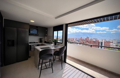 La Castellana Apartment | City View 2-Bedroom Apartment with Spa and Breakfast in Medellín