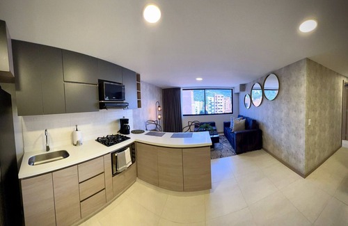 La Castellana Apartment | City View 2-Bedroom Apartment with Spa and Breakfast in Medellín