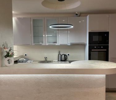 Maini Apartment | Elegant Apartment 2 - Perfect for Family Getaways