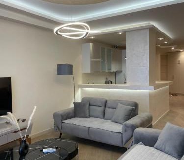 Maini Apartment | Elegant Apartment 2 - Perfect for Family Getaways