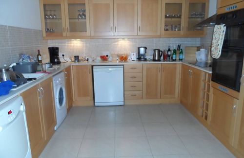 Għadira Apartment | Elegant 3-Bedroom Apartment with Pool and Seaview