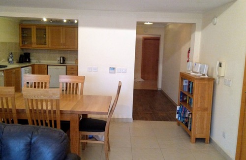 Għadira Apartment | Elegant 3-Bedroom Apartment with Pool and Seaview