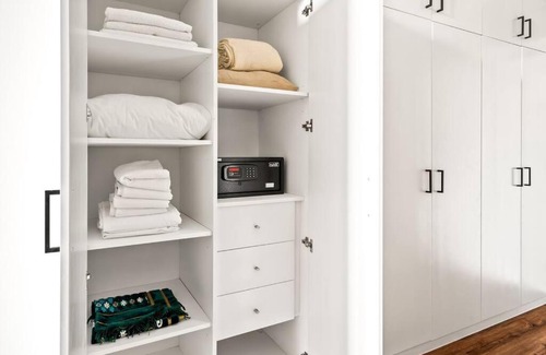 Discovery Gardens Apartment | Stylish Apartment at Discovery with Pool & Family Amenities