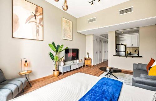 Discovery Gardens Apartment | Stylish Apartment at Discovery with Pool & Family Amenities