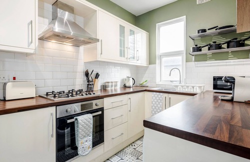 Cranbrook Apartment | Luxury Apartment for Business & Relocation - Top Rated 10/10