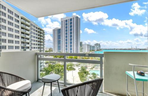 West Avenue House | Elegant Bayfront Apartment in South Beach with Pool Access