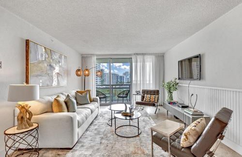 West Avenue House | Elegant Bayfront Apartment in South Beach with Pool Access